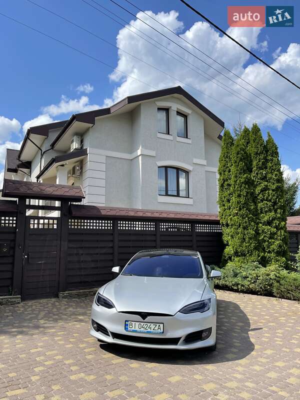 Лифтбек Tesla Model S 2018 в Львове Лифтбек Tesla Model S 2018 в Львове