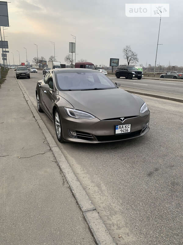 Лифтбек Tesla Model S 2016 в Киеве