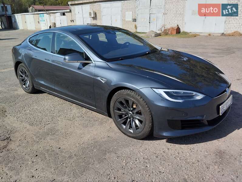 Лифтбек Tesla Model S 2016 в Николаеве