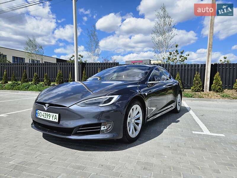 Лифтбек Tesla Model S 2017 в Тернополе