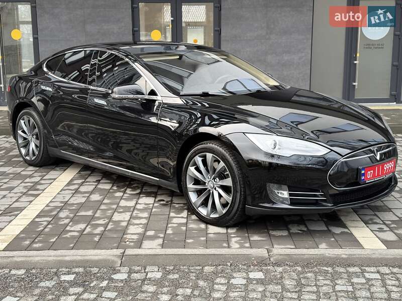 Ліфтбек Tesla Model S 2013 в Сваляві