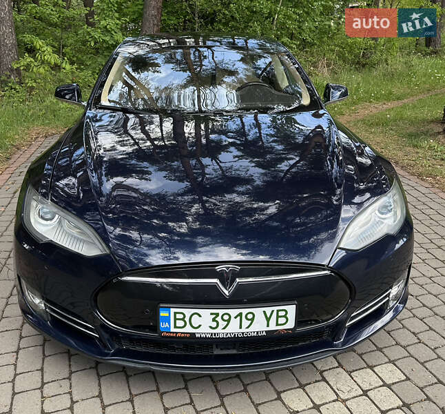 Лифтбек Tesla Model S 2015 в Львове