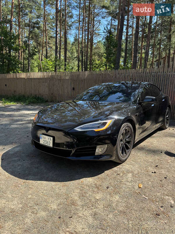 Лифтбек Tesla Model S 2018 в Киеве