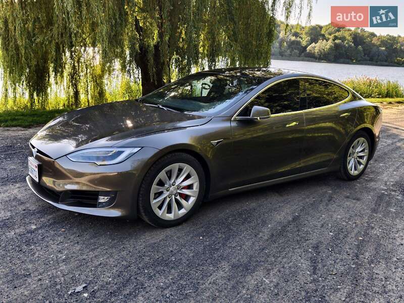 Лифтбек Tesla Model S 2016 в Ивано-Франковске Лифтбек Tesla Model S 2016 в Ивано-Франковске