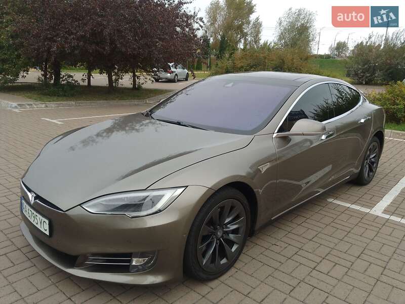 Лифтбек Tesla Model S 2015 в Киеве