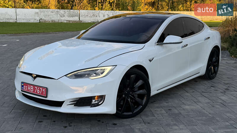 Лифтбек Tesla Model S 2017 в Луцке
