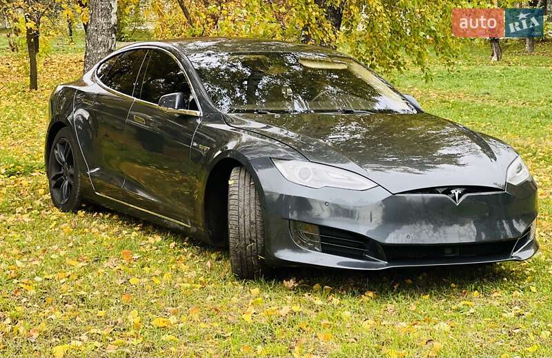 Ліфтбек Tesla Model S 2015 в Харкові