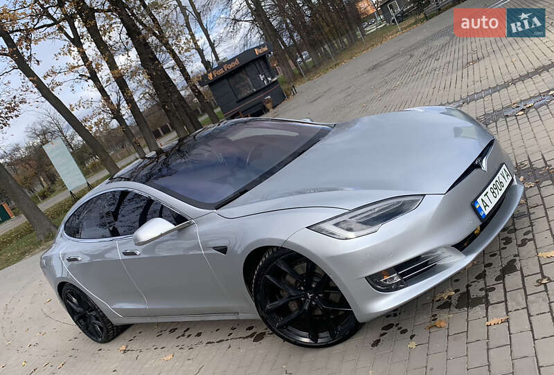 Лифтбек Tesla Model S 2018 в Ивано-Франковске Лифтбек Tesla Model S 2018 в Ивано-Франковске