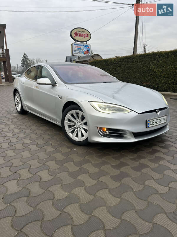 Лифтбек Tesla Model S 2017 в Черновцах