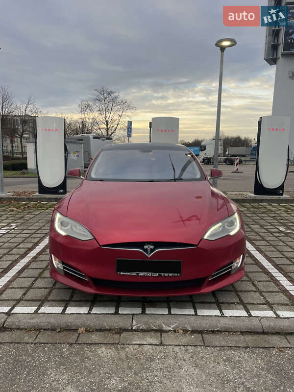 Лифтбек Tesla Model S 2014 в Львове Лифтбек Tesla Model S 2014 в Львове