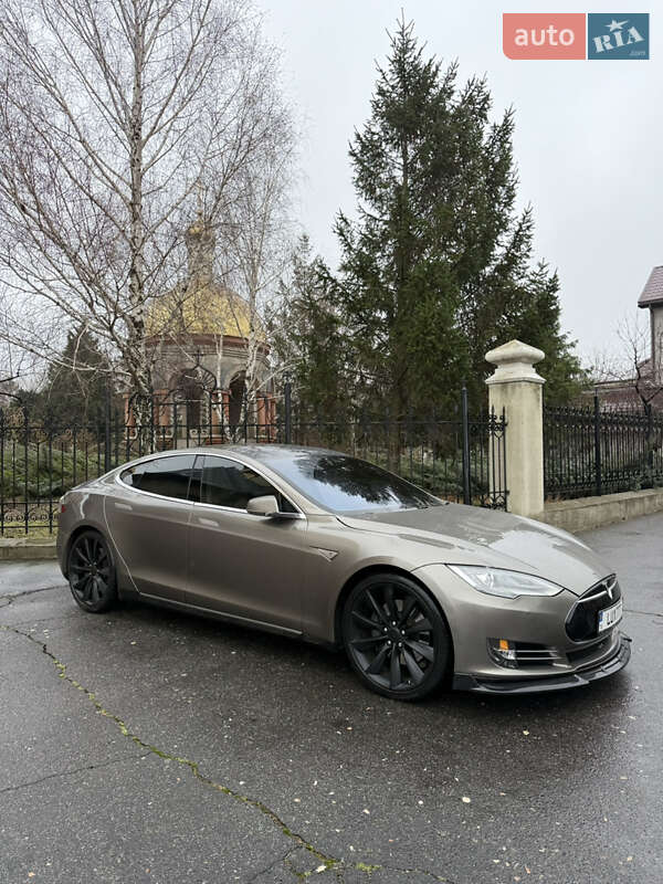 Лифтбек Tesla Model S 2015 в Одессе
