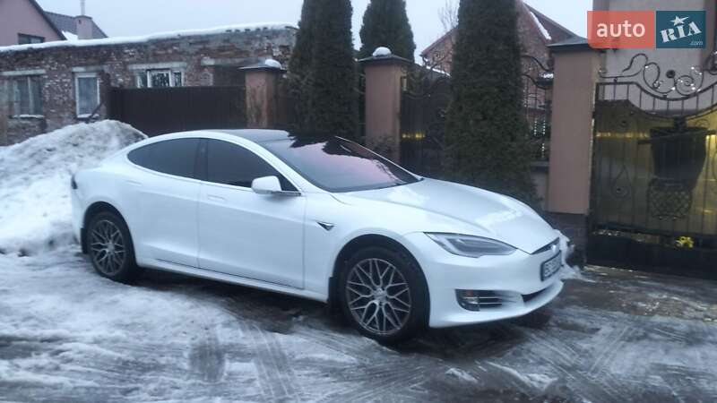 Лифтбек Tesla Model S 2020 в Львове