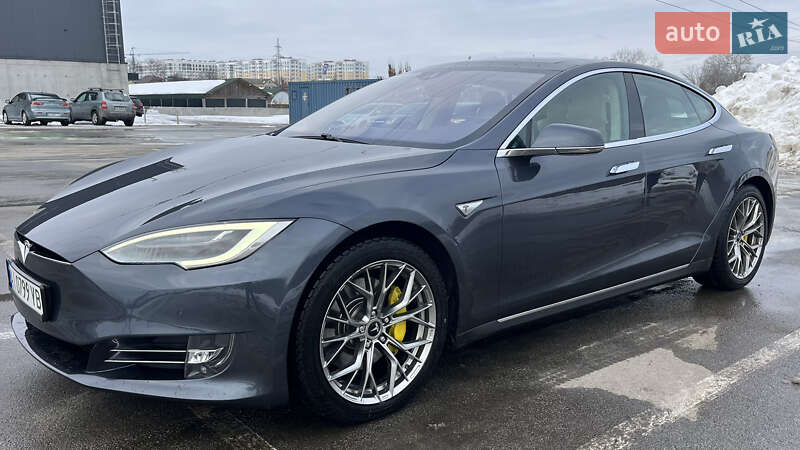 Ліфтбек Tesla Model S 2016 в Бучі
