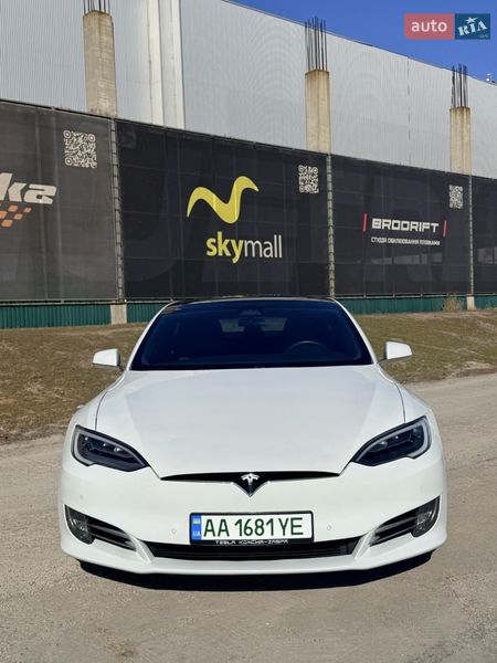 Лифтбек Tesla Model S 2018 в Киеве Лифтбек Tesla Model S 2018 в Киеве
