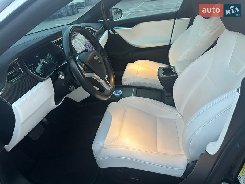 Лифтбек Tesla Model S 2017 в Тернополе