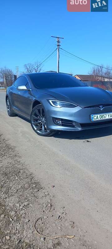 Лифтбек Tesla Model S 2014 в Умани