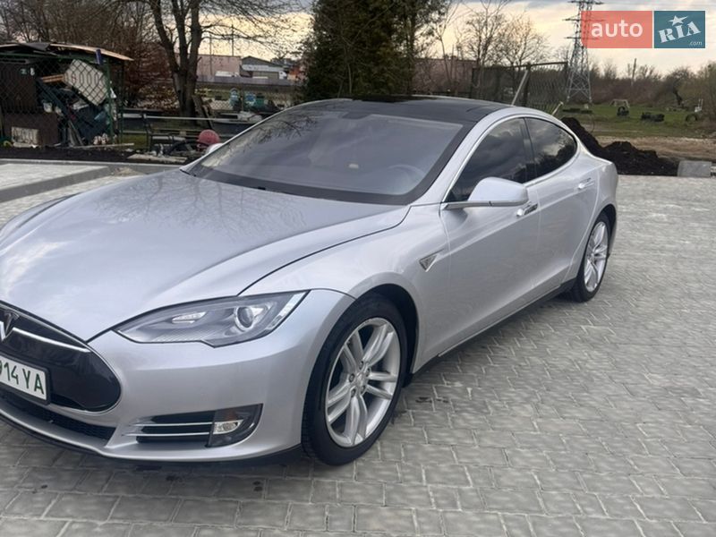Ліфтбек Tesla Model S 2013 в Івано-Франківську