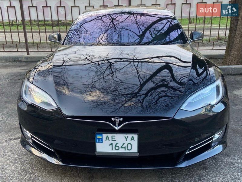 Лифтбек Tesla Model S 2018 в Харькове