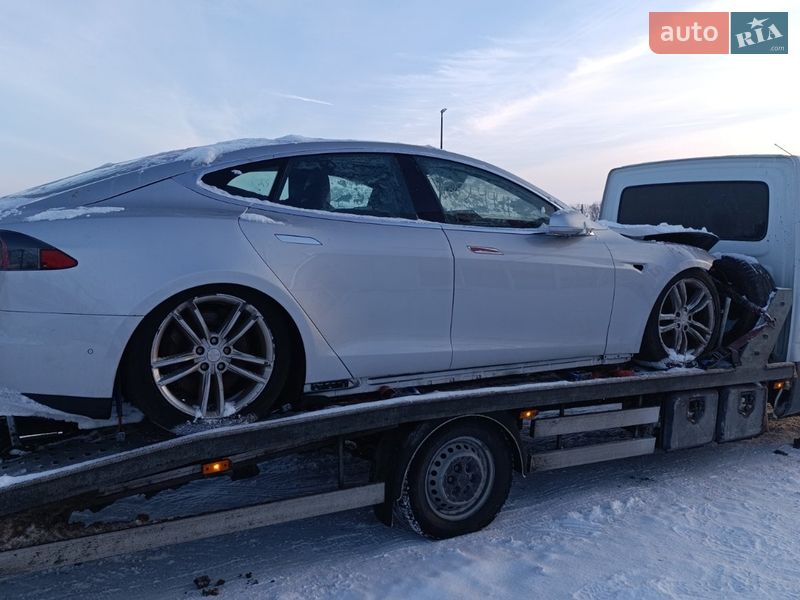 Лифтбек Tesla Model S 2014 в Виннице