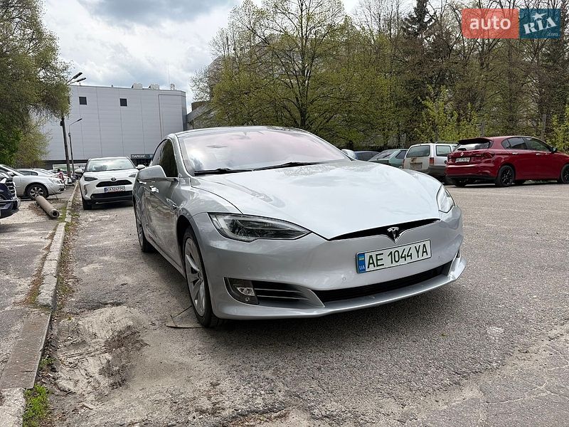 Лифтбек Tesla Model S 2018 в Днепре
