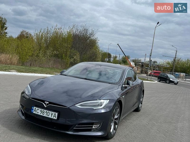 Лифтбек Tesla Model S 2017 в Луцке