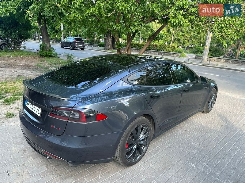 Лифтбек Tesla Model S 2014 в Киеве