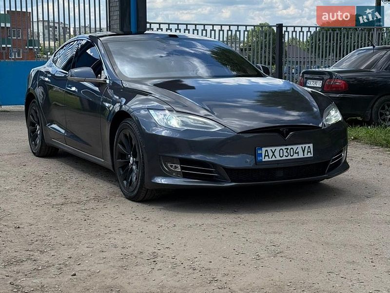 Лифтбек Tesla Model S 2016 в Чугуеве