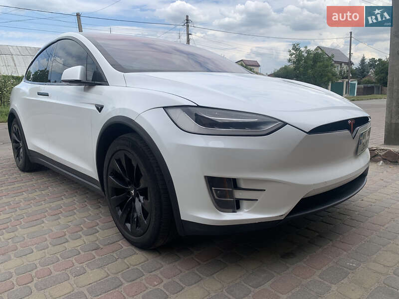 Внедорожник / Кроссовер Tesla Model X 2018 в Фастове