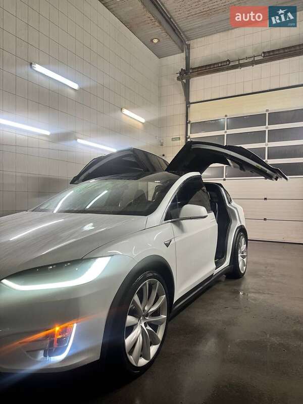 Внедорожник / Кроссовер Tesla Model X 2017 в Сарнах Внедорожник / Кроссовер Tesla Model X 2017 в Сарнах