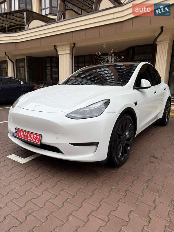 Позашляховик / Кросовер Tesla Model Y 2024 в Києві