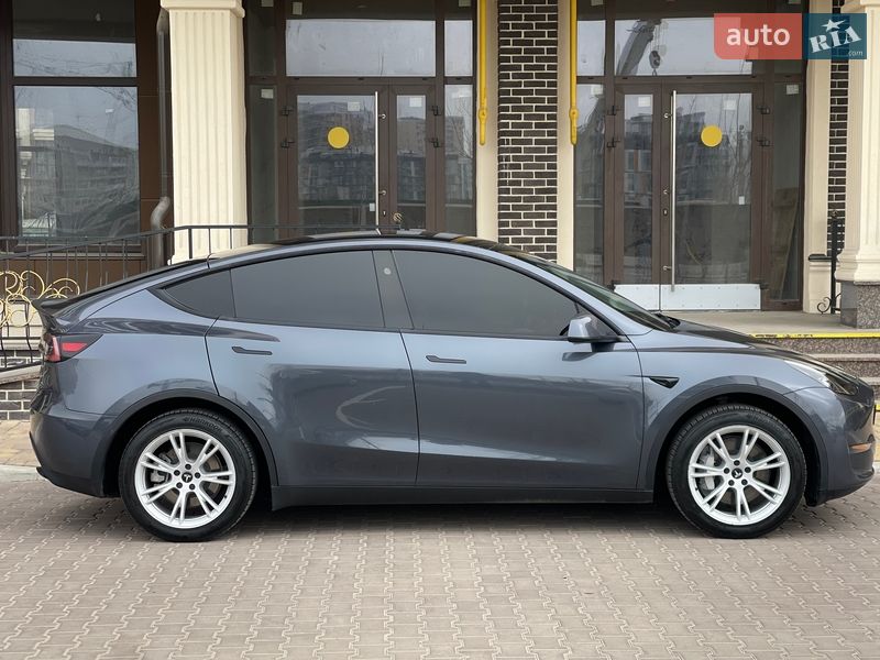 Внедорожник / Кроссовер Tesla Model Y 2023 в Киеве