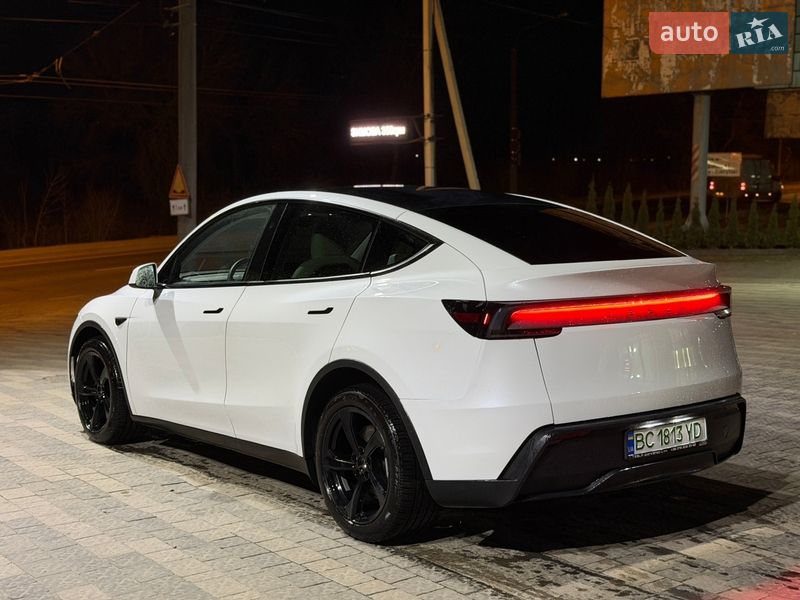 Внедорожник / Кроссовер Tesla Model Y 2025 в Львове