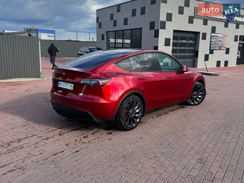 Внедорожник / Кроссовер Tesla Model Y 2024 в Ровно