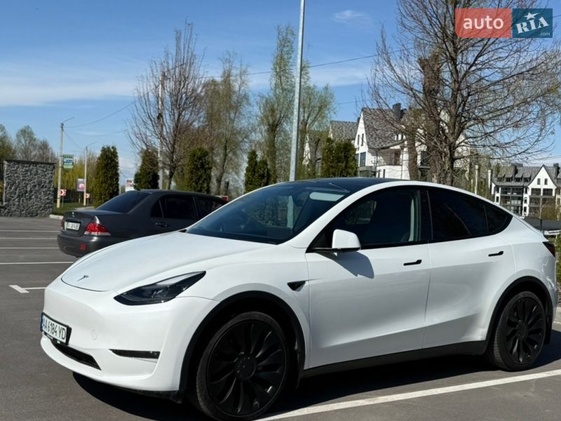Внедорожник / Кроссовер Tesla Model Y 2023 в Киеве