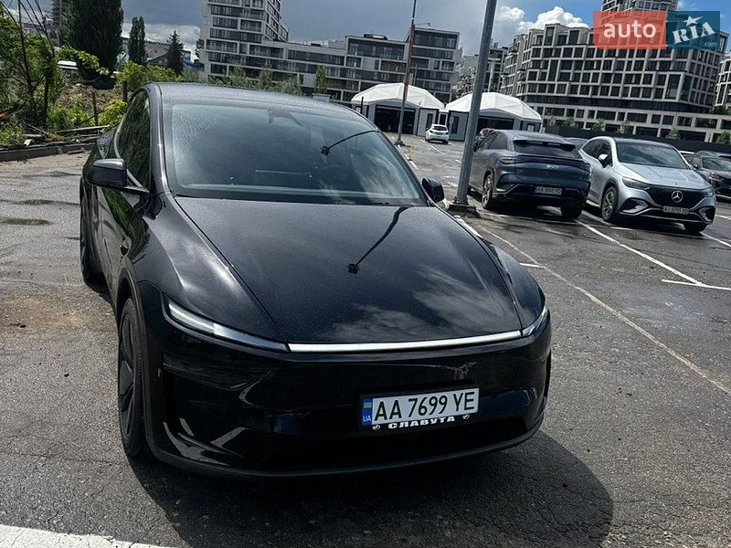 Внедорожник / Кроссовер Tesla Model Y 2025 в Киеве