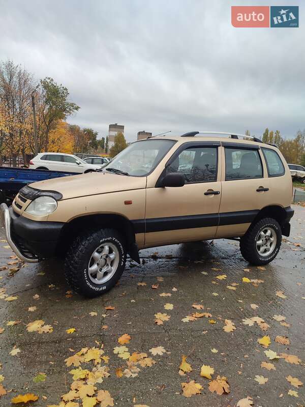 Внедорожник / Кроссовер Chevrolet Niva 2004 в Южноукраинске