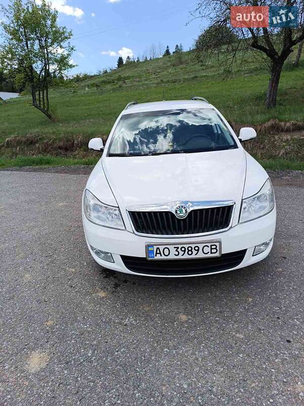 Универсал Skoda Octavia 2011 в Подобовце