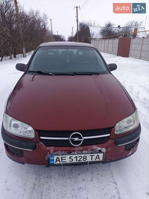 Седан Opel Omega 1995 в Томаковке