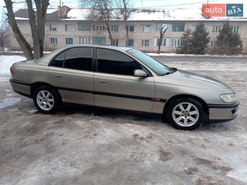 Седан Opel Omega 1996 в Уланове
