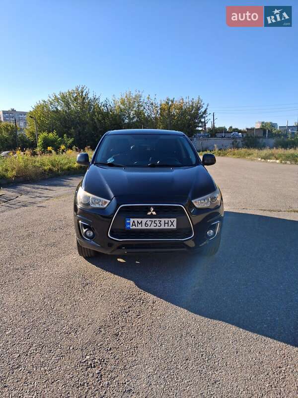 Позашляховик / Кросовер Mitsubishi Outlander Sport 2015 в Житомирі