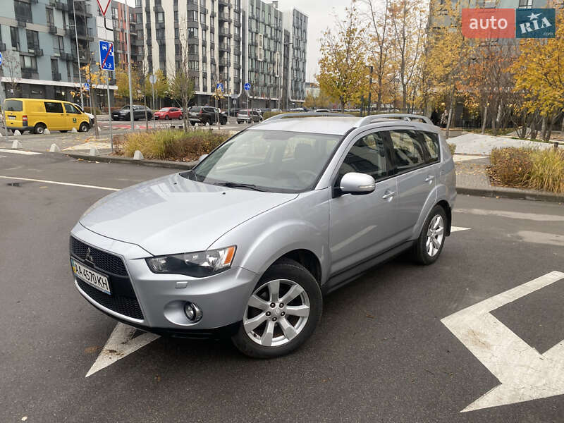 Внедорожник / Кроссовер Mitsubishi Outlander XL 2010 в Киеве