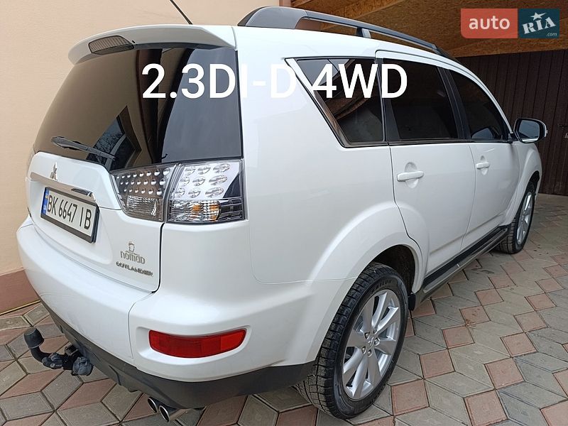 Внедорожник / Кроссовер Mitsubishi Outlander XL 2012 в Хмельницком