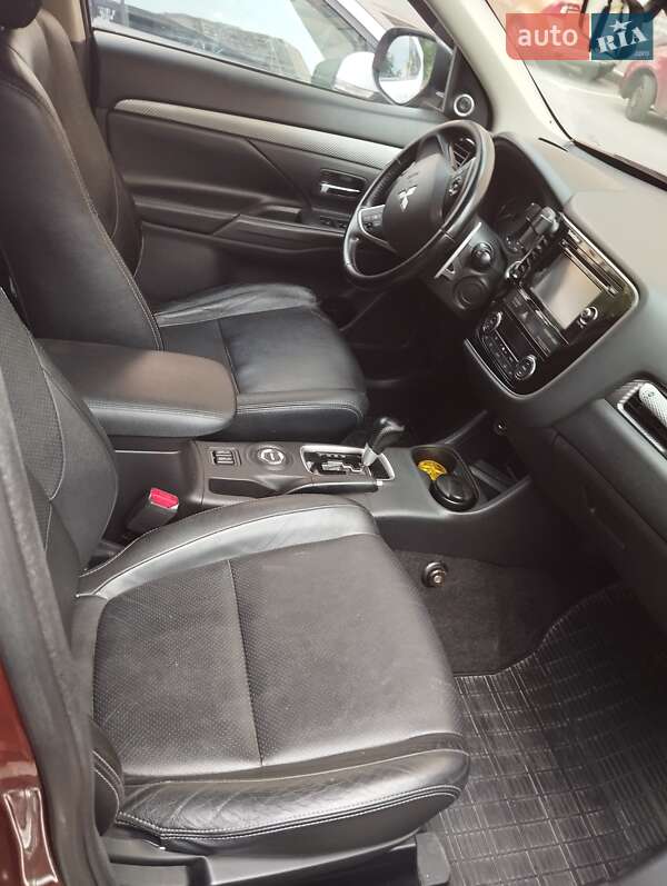 Внедорожник / Кроссовер Mitsubishi Outlander 2013 в Киеве