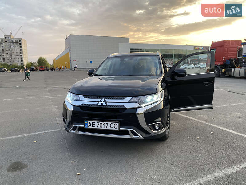 Внедорожник / Кроссовер Mitsubishi Outlander 2020 в Запорожье