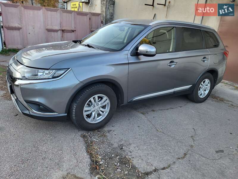 Внедорожник / Кроссовер Mitsubishi Outlander 2018 в Нововоронцовке Внедорожник / Кроссовер Mitsubishi Outlander 2018 в Нововоронцовке