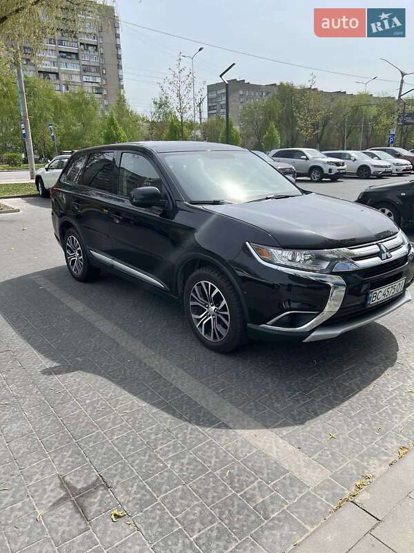 Внедорожник / Кроссовер Mitsubishi Outlander 2017 в Львове Внедорожник / Кроссовер Mitsubishi Outlander 2017 в Львове