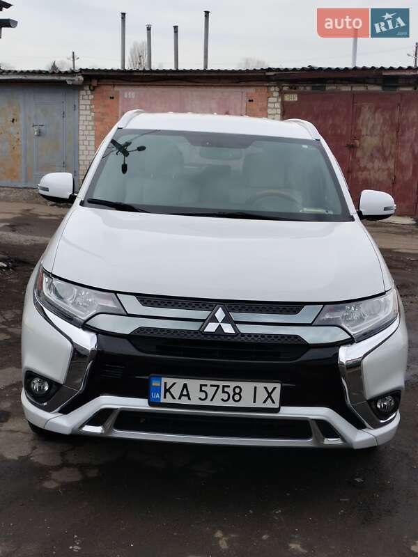 Позашляховик / Кросовер Mitsubishi Outlander 2019 в Житомирі