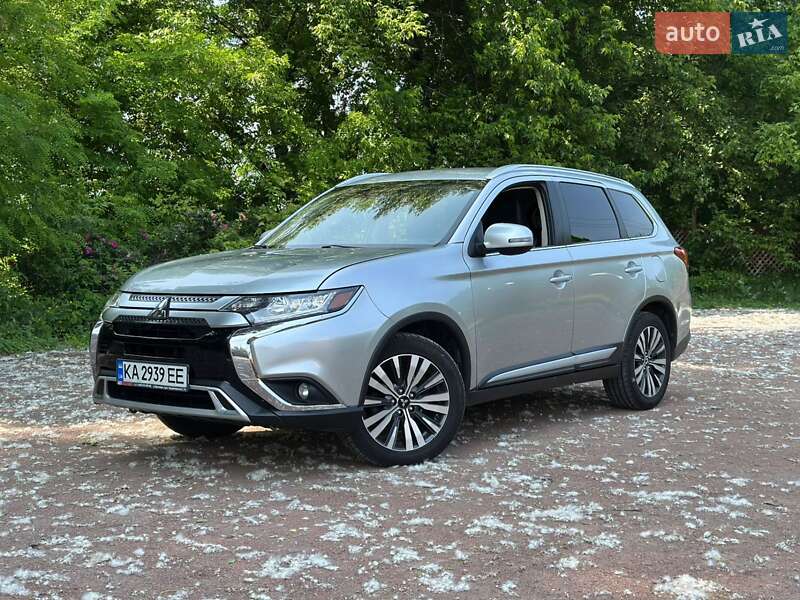 Позашляховик / Кросовер Mitsubishi Outlander 2019 в Броварах