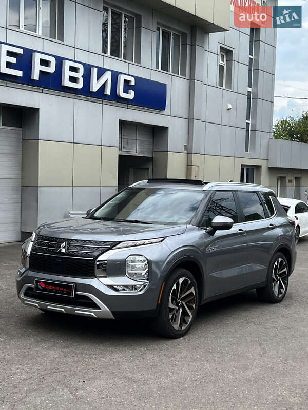 Внедорожник / Кроссовер Mitsubishi Outlander 2023 в Одессе