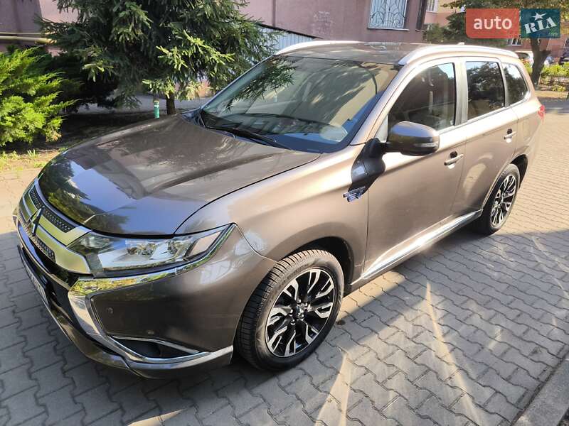 Позашляховик / Кросовер Mitsubishi Outlander 2018 в Одесі Позашляховик / Кросовер Mitsubishi Outlander 2018 в Одесі